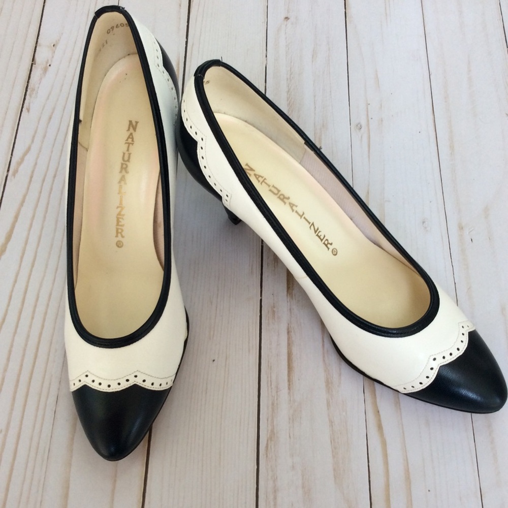 Naturalizer Saddle Style Pumps ~ Navy Blue & White